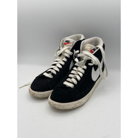 Women’s RARE Nike Blazer Mid Suede Sneakers Size 5Y - Picture 1 of 7